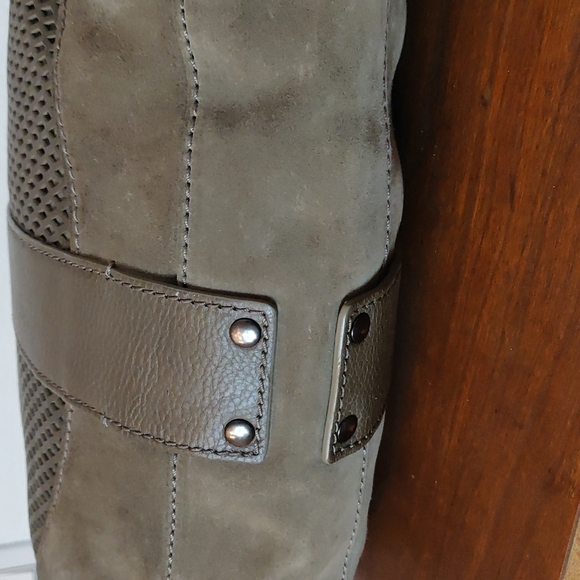 Gorgeous Burberry Suede Neutral Leather Hobo Minimalist - Picture 11 of 17